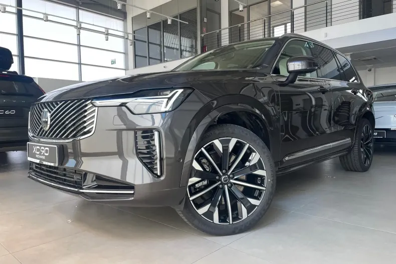 Volvo XC90 din 2025 cu 2.000 km - oferta VOL226664 - foto 1