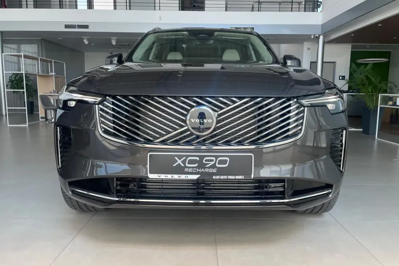 Volvo XC90 din 2025 cu 2.000 km - oferta VOL226664 - foto 2