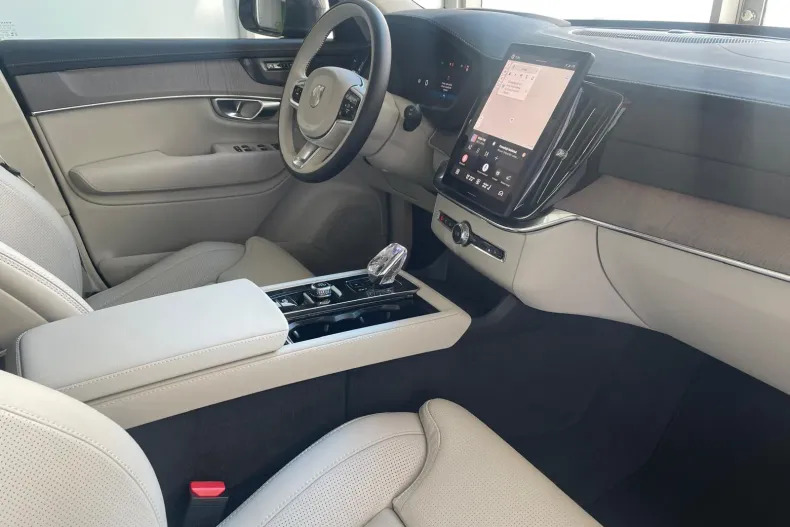 Volvo XC90 din 2025 cu 2.000 km - oferta VOL226664 - foto 11