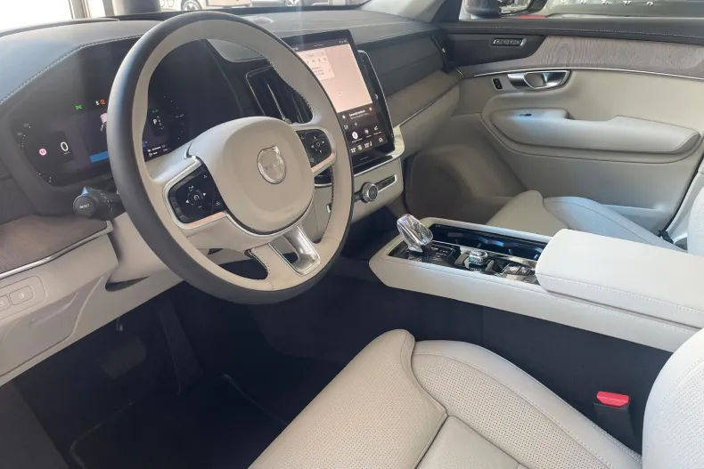 Volvo XC90 din 2025 cu 2.000 km - oferta VOL226664 - foto 13