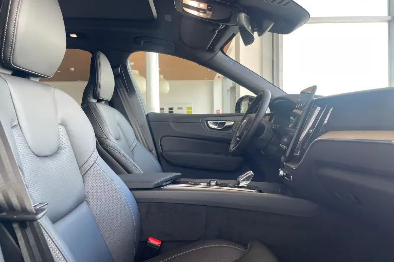 Volvo XC60 din 2026 cu 9 km - oferta VOL226666 - foto 10
