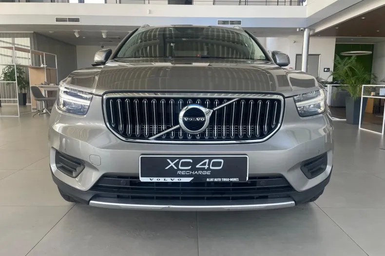 Volvo XC40 din 2021 cu 64.000 km - oferta VOL226669 - foto 2