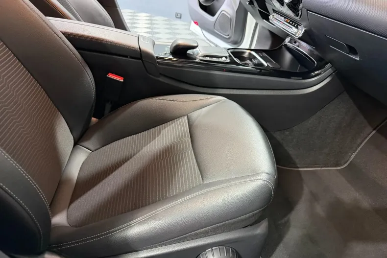 Mercedes-Benz A 250 (Clasa A) din 2022 cu 65.794 km - oferta MER226684 - foto 22