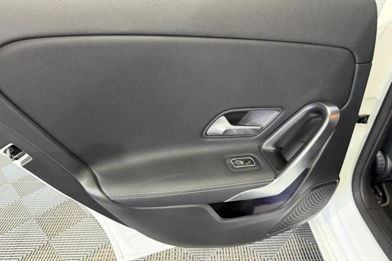 Mercedes-Benz A 250 (Clasa A) din 2022 cu 65.794 km - oferta MER226684 - foto 28