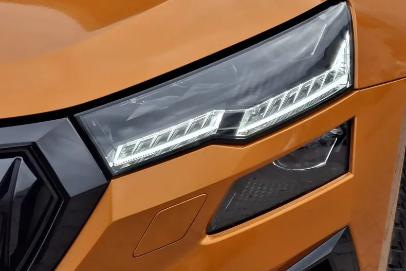 Skoda Karoq din 2025 cu 9.500 km - oferta SKO226697 - foto 8