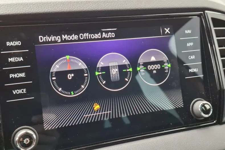 Skoda Karoq din 2025 cu 9.500 km - oferta SKO226697 - foto 10