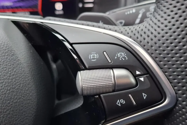 Skoda Karoq din 2025 cu 9.500 km - oferta SKO226697 - foto 34
