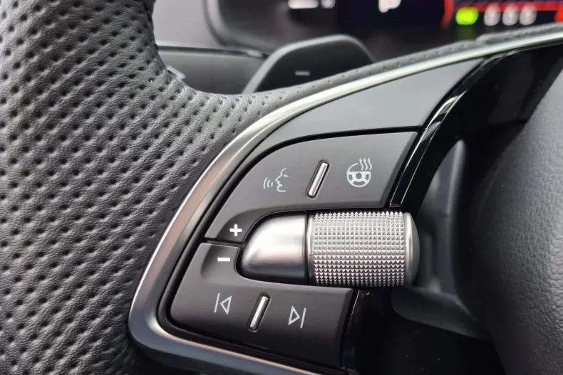 Skoda Karoq din 2025 cu 9.500 km - oferta SKO226697 - foto 38