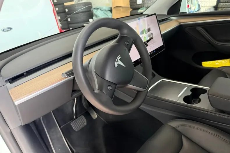 Tesla Model Y din 2024 cu 42.720 km - oferta TES226701 - foto 11