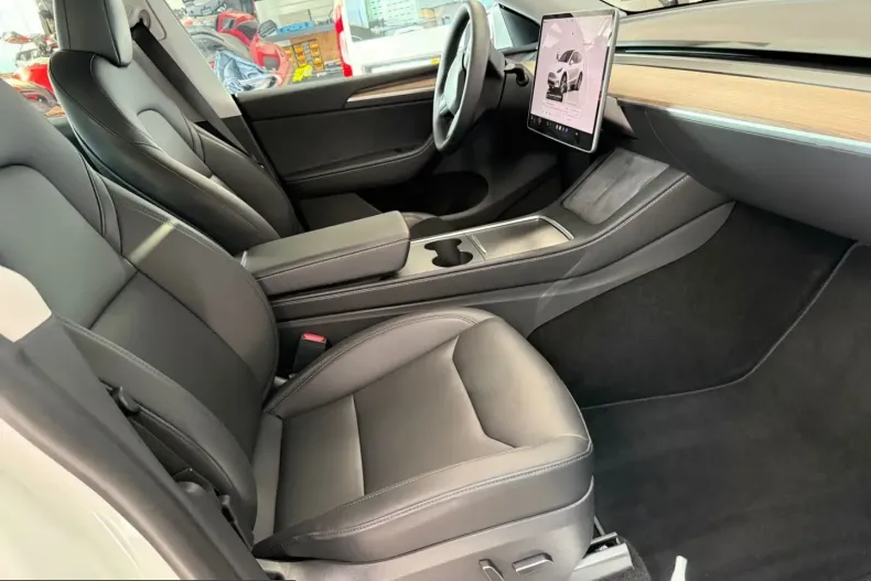 Tesla Model Y din 2024 cu 42.720 km - oferta TES226701 - foto 13