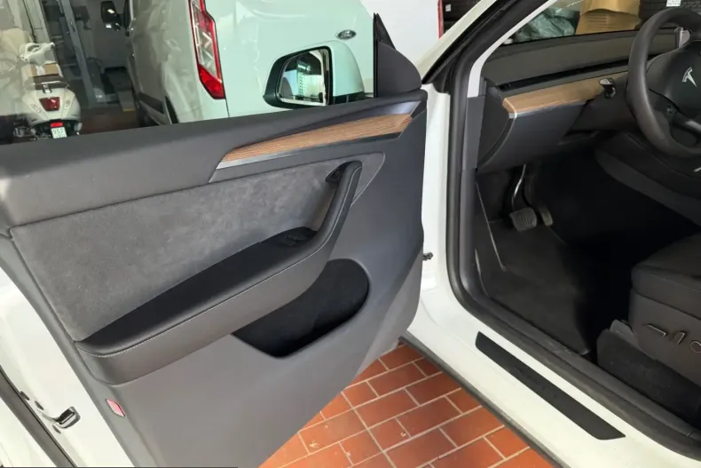 Tesla Model Y din 2024 cu 42.720 km - oferta TES226701 - foto 19