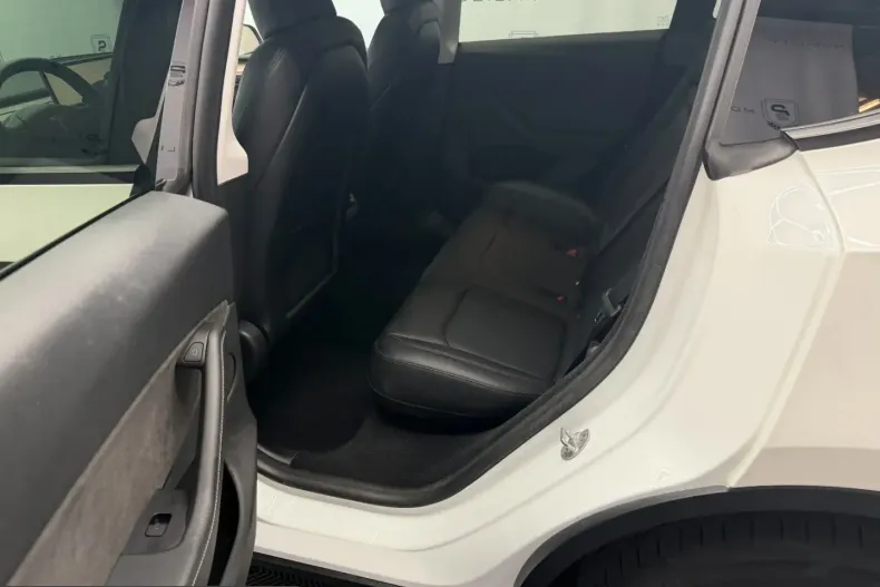 Tesla Model Y din 2023 cu 59.170 km - oferta TES226702 - foto 19
