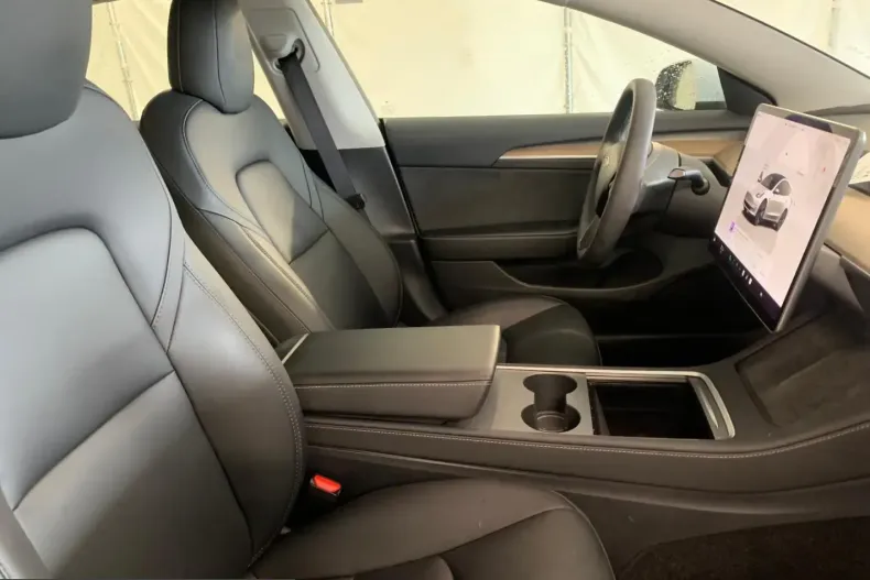 Tesla Model 3 din 2023 cu 41.525 km - oferta TES226709 - foto 2