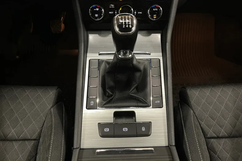 Skoda Superb din 2021 cu 139.297 km - oferta SKO226752 - foto 24