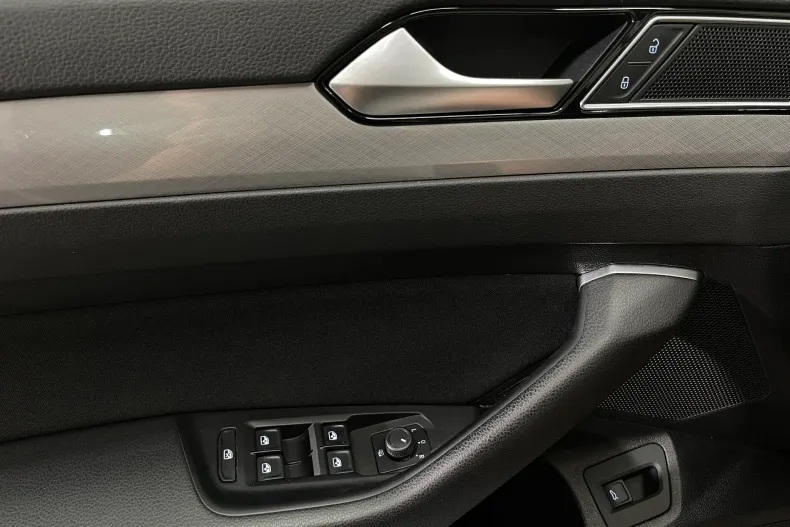 Volkswagen Passat din 2022 cu 76.325 km - oferta VOL226761 - foto 20