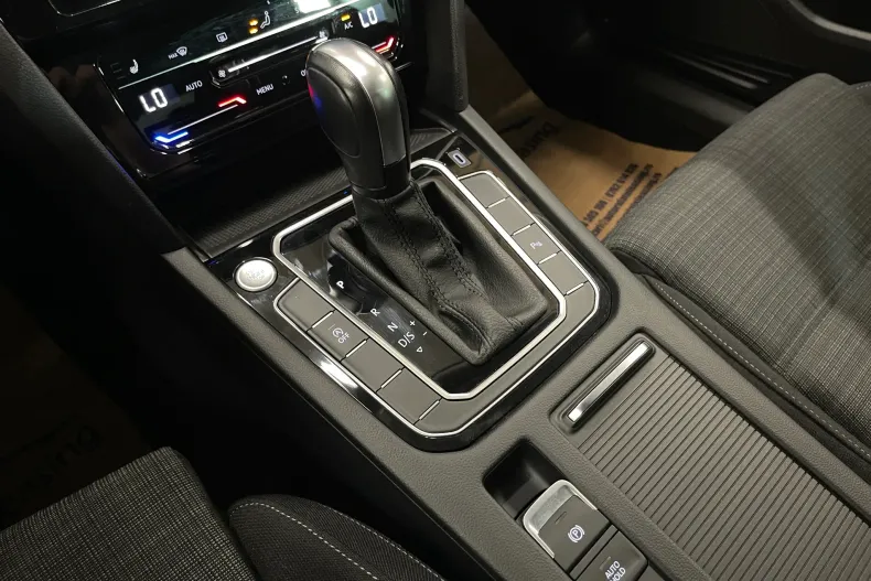 Volkswagen Passat din 2022 cu 76.325 km - oferta VOL226761 - foto 23