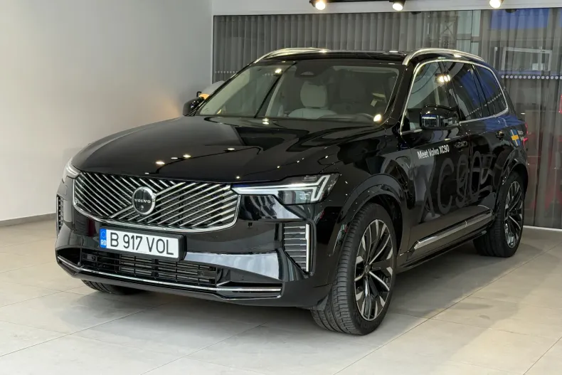 Volvo XC90 din 2025 cu 9.900 km - oferta VOL226797 - foto 1