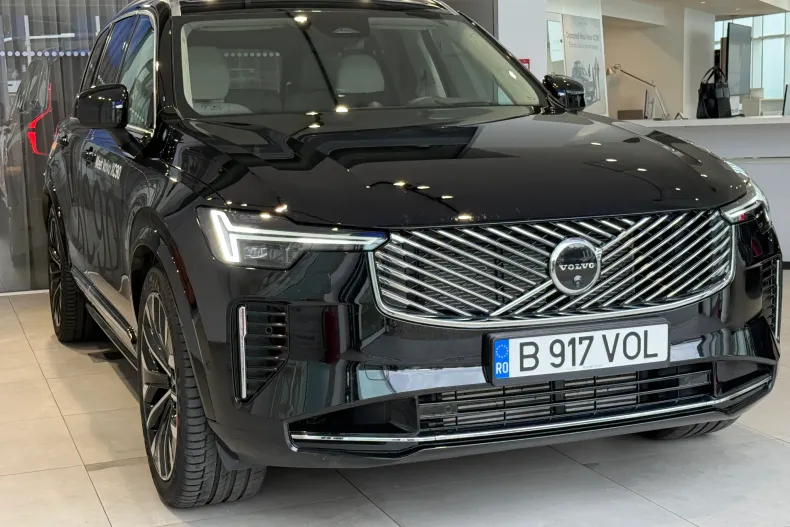 Volvo XC90 din 2025 cu 9.900 km - oferta VOL226797 - foto 3