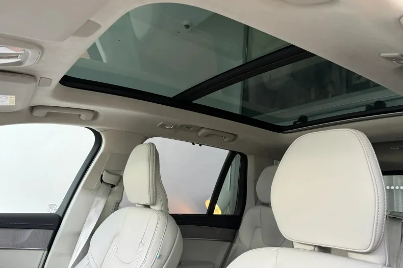 Volvo XC90 din 2025 cu 9.900 km - oferta VOL226797 - foto 26