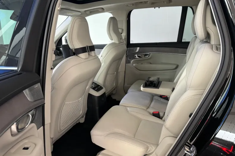 Volvo XC90 din 2025 cu 9.900 km - oferta VOL226797 - foto 27