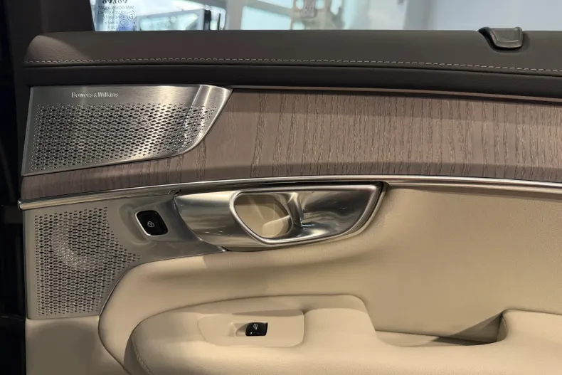 Volvo XC90 din 2025 cu 9.900 km - oferta VOL226797 - foto 29