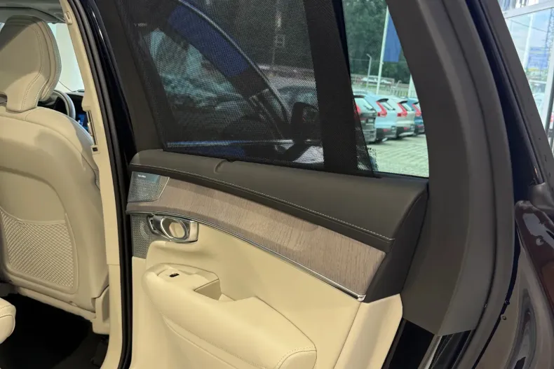 Volvo XC90 din 2025 cu 9.900 km - oferta VOL226797 - foto 31