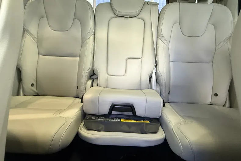 Volvo XC90 din 2025 cu 9.900 km - oferta VOL226797 - foto 33