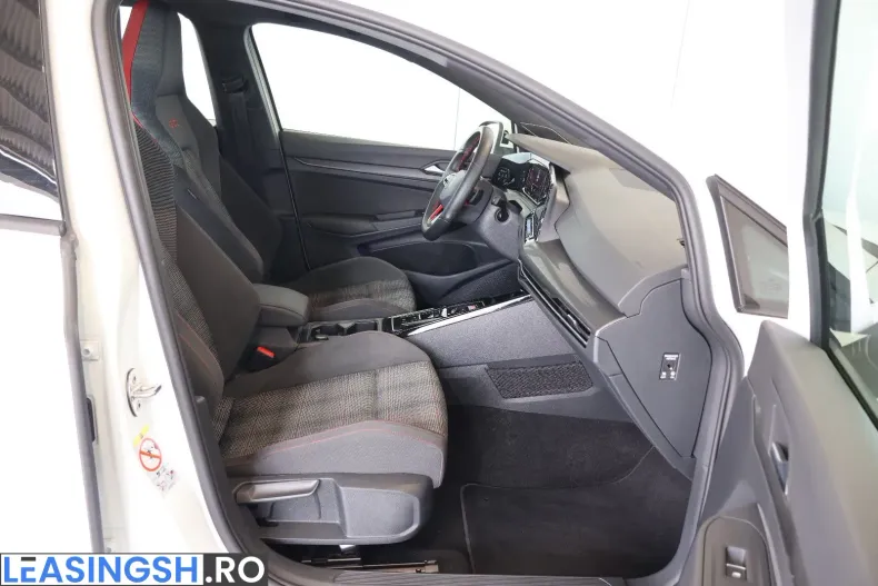Volkswagen Golf din 2024 cu 26.077 km - oferta VOL226914 - foto 11