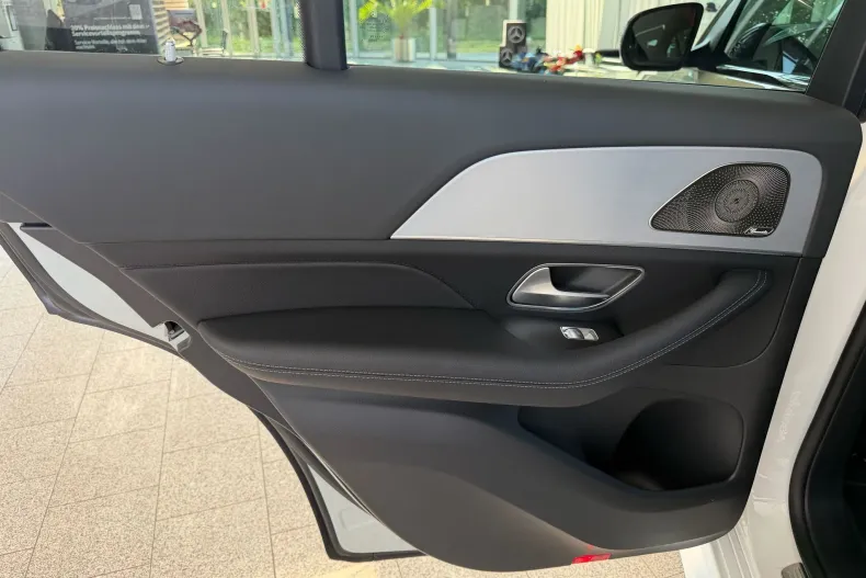 Mercedes-Benz GLE (Clasa GLE) din 2025 cu 12.000 km - oferta MER226977 - foto 12