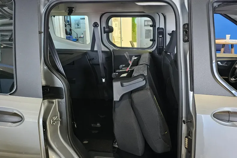 Ford Tourneo din 2026 cu 1 km - oferta FOR226980 - foto 10
