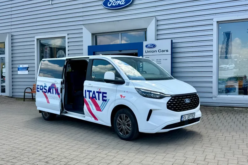 Ford Tourneo din 2025 cu 9.800 km - oferta FOR226982 - foto 2