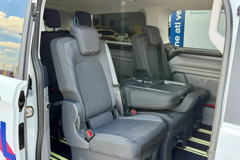Ford Tourneo din 2025 cu 9.800 km - oferta FOR226982 - foto 4