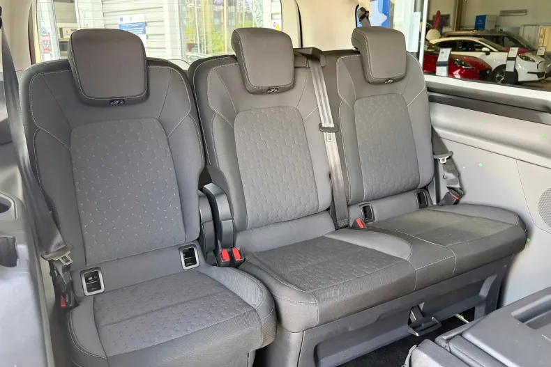 Ford Tourneo din 2025 cu 9.800 km - oferta FOR226982 - foto 8