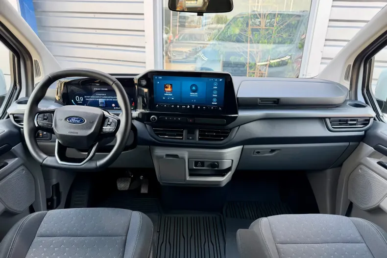 Ford Tourneo din 2025 cu 9.800 km - oferta FOR226982 - foto 15