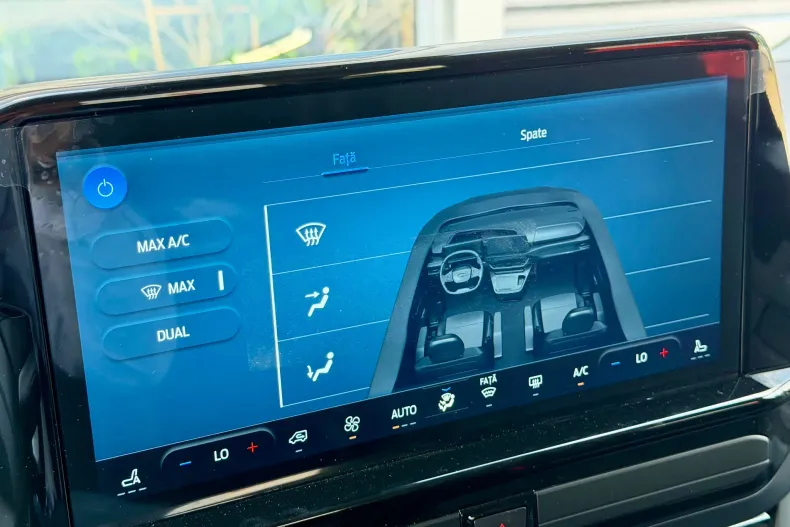 Ford Tourneo din 2025 cu 9.800 km - oferta FOR226982 - foto 19