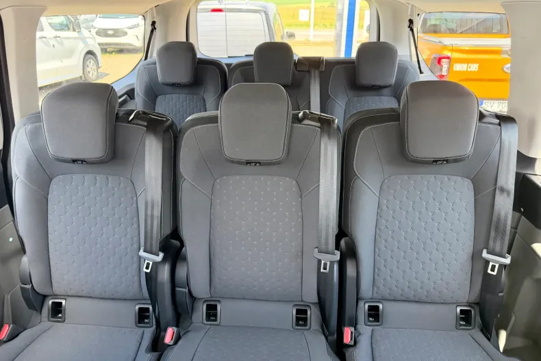 Ford Tourneo din 2025 cu 9.800 km - oferta FOR226982 - foto 33