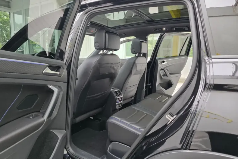 Volkswagen Tiguan din 2023 cu 45.549 km - oferta VOL226998 - foto 16