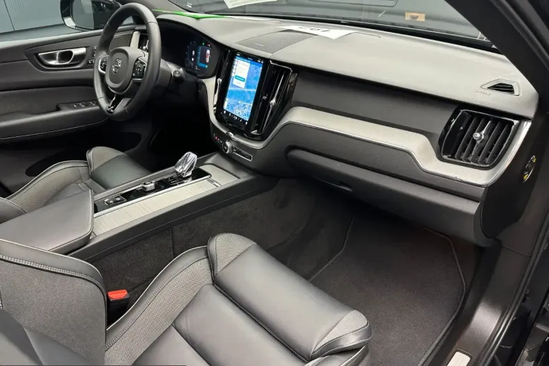 Volvo XC60 din 2024 cu 42.000 km - oferta VOL226999 - foto 11