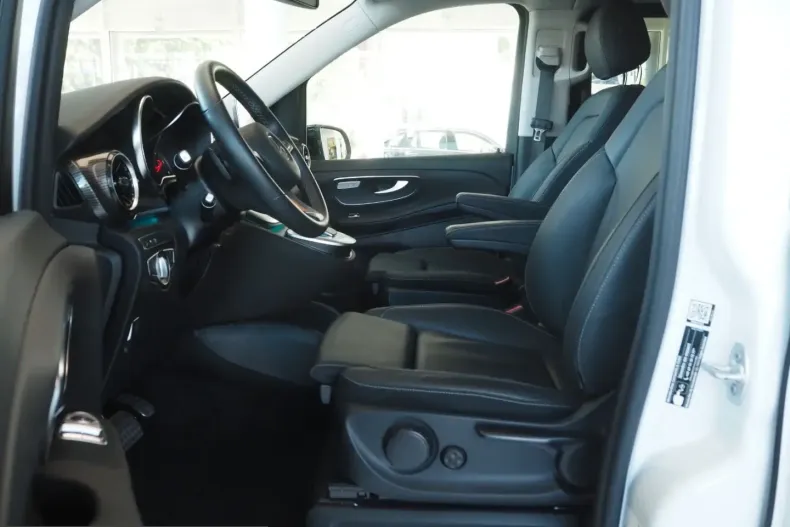 Mercedes-Benz V 300 (Clasa V) din 2024 cu 49.600 km - oferta MER227004 - foto 33