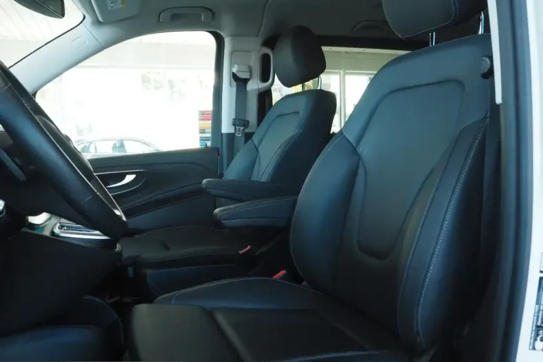 Mercedes-Benz V 300 (Clasa V) din 2024 cu 49.600 km - oferta MER227004 - foto 34