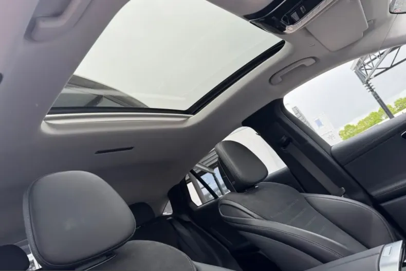 Mercedes-Benz GLC 300 (Clasa GLC) din 2025 cu 14.800 km - oferta MER227023 - foto 6
