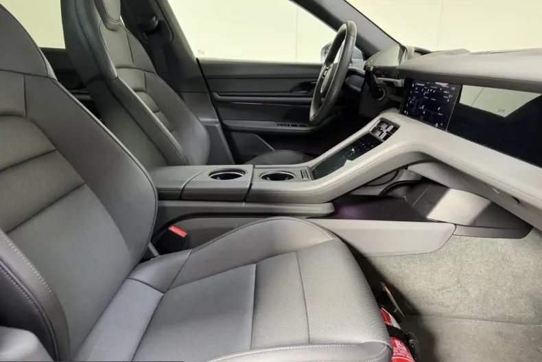 Porsche Taycan din 2021 cu 31.421 km - oferta POR227052 - foto 2