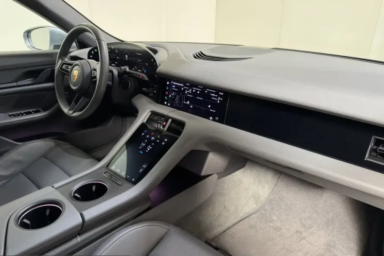 Porsche Taycan din 2021 cu 31.421 km - oferta POR227052 - foto 13