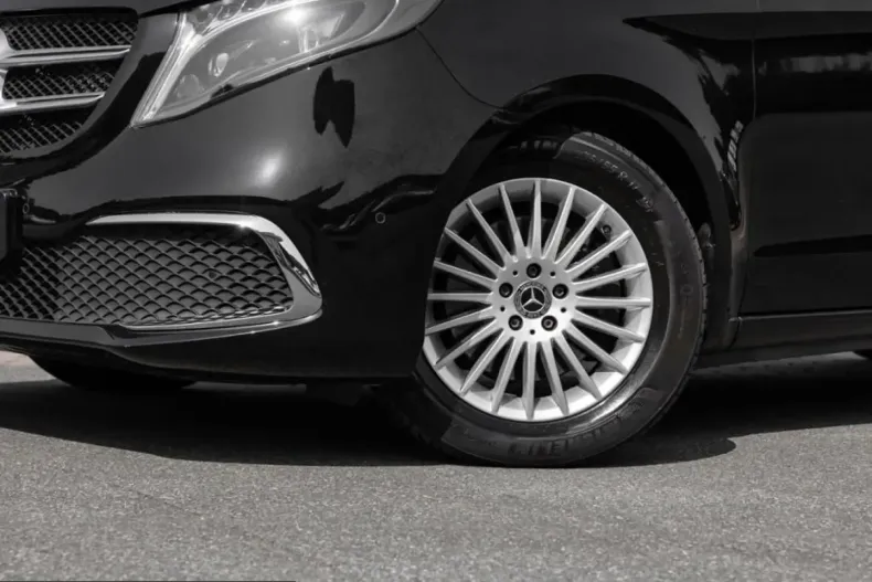 Mercedes-Benz V 300 (Clasa V) din 2023 cu 42.020 km - oferta MER227078 - foto 4