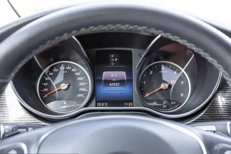 Mercedes-Benz V 300 (Clasa V) din 2023 cu 42.020 km - oferta MER227078 - foto 10