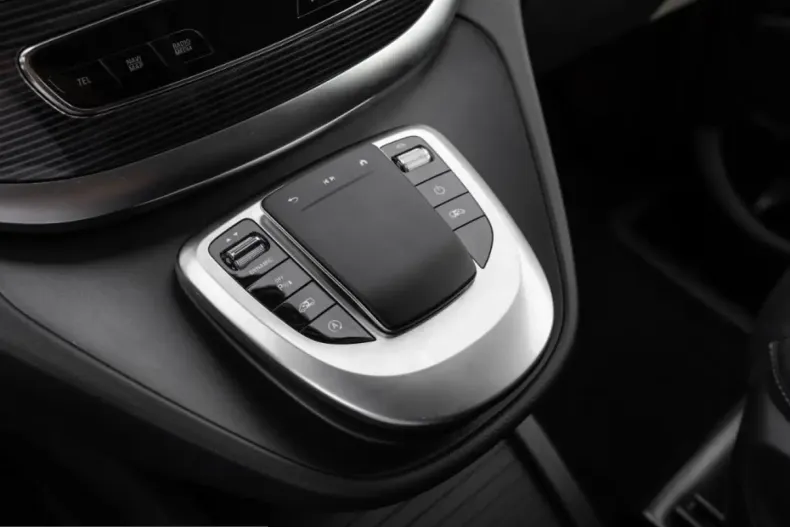 Mercedes-Benz V 300 (Clasa V) din 2023 cu 42.020 km - oferta MER227078 - foto 18