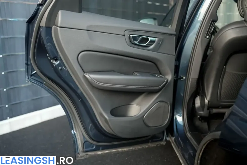 Volvo XC60 din 2025 cu 24.910 km - oferta VOL227081 - foto 9