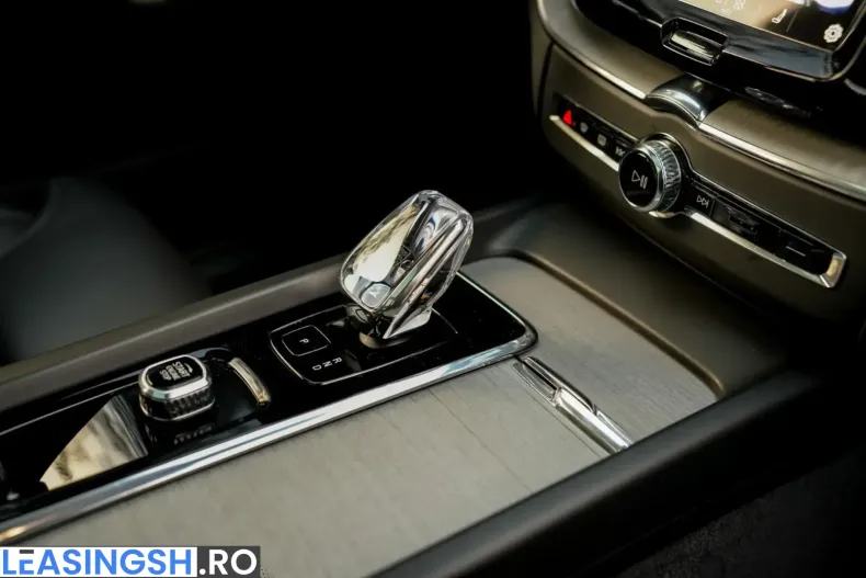 Volvo XC60 din 2025 cu 24.910 km - oferta VOL227081 - foto 18