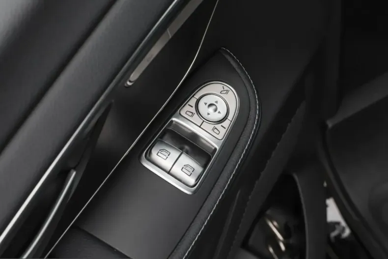 Mercedes-Benz V 300 (Clasa V) din 2024 cu 42.900 km - oferta MER227084 - foto 16