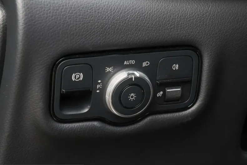 Mercedes-Benz V 300 (Clasa V) din 2024 cu 42.900 km - oferta MER227084 - foto 17